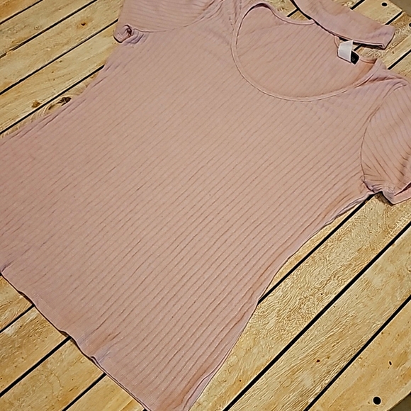 💥4 for $25💥Women's 3xl T Shirt w/ Neck addition - Picture 2 of 5